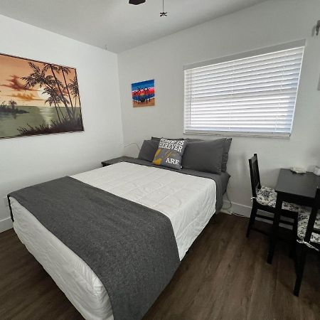 Cozy Private Studio W/Own Yard - 3Mi From Beach سيمينول المظهر الخارجي الصورة