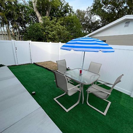 Cozy Private Studio W/Own Yard - 3Mi From Beach سيمينول المظهر الخارجي الصورة