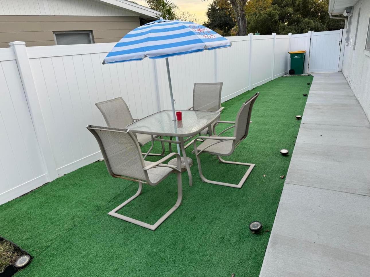Cozy Private Studio W/Own Yard - 3Mi From Beach سيمينول المظهر الخارجي الصورة