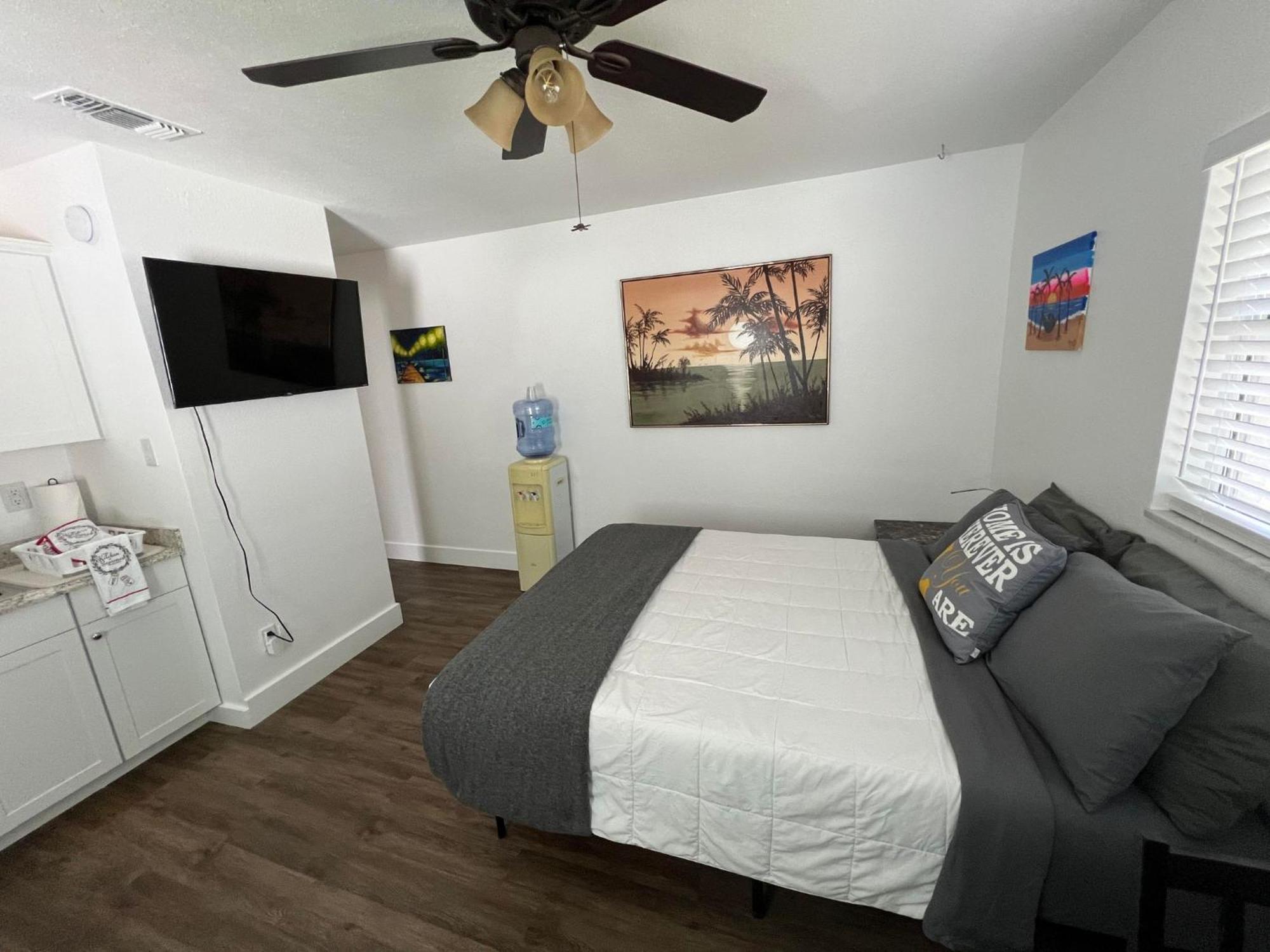 Cozy Private Studio W/Own Yard - 3Mi From Beach سيمينول المظهر الخارجي الصورة